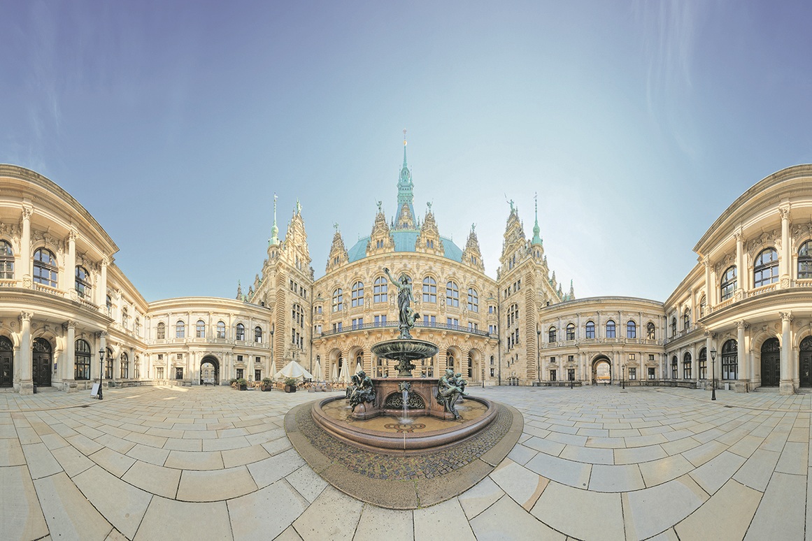 Z Hamburg CityHAll 150431376 200dpi