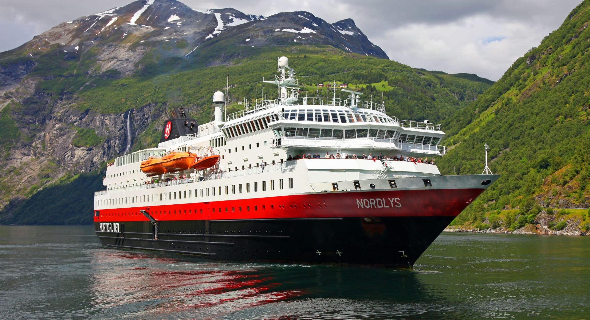 Hurtigruten MS Nordlys Ship