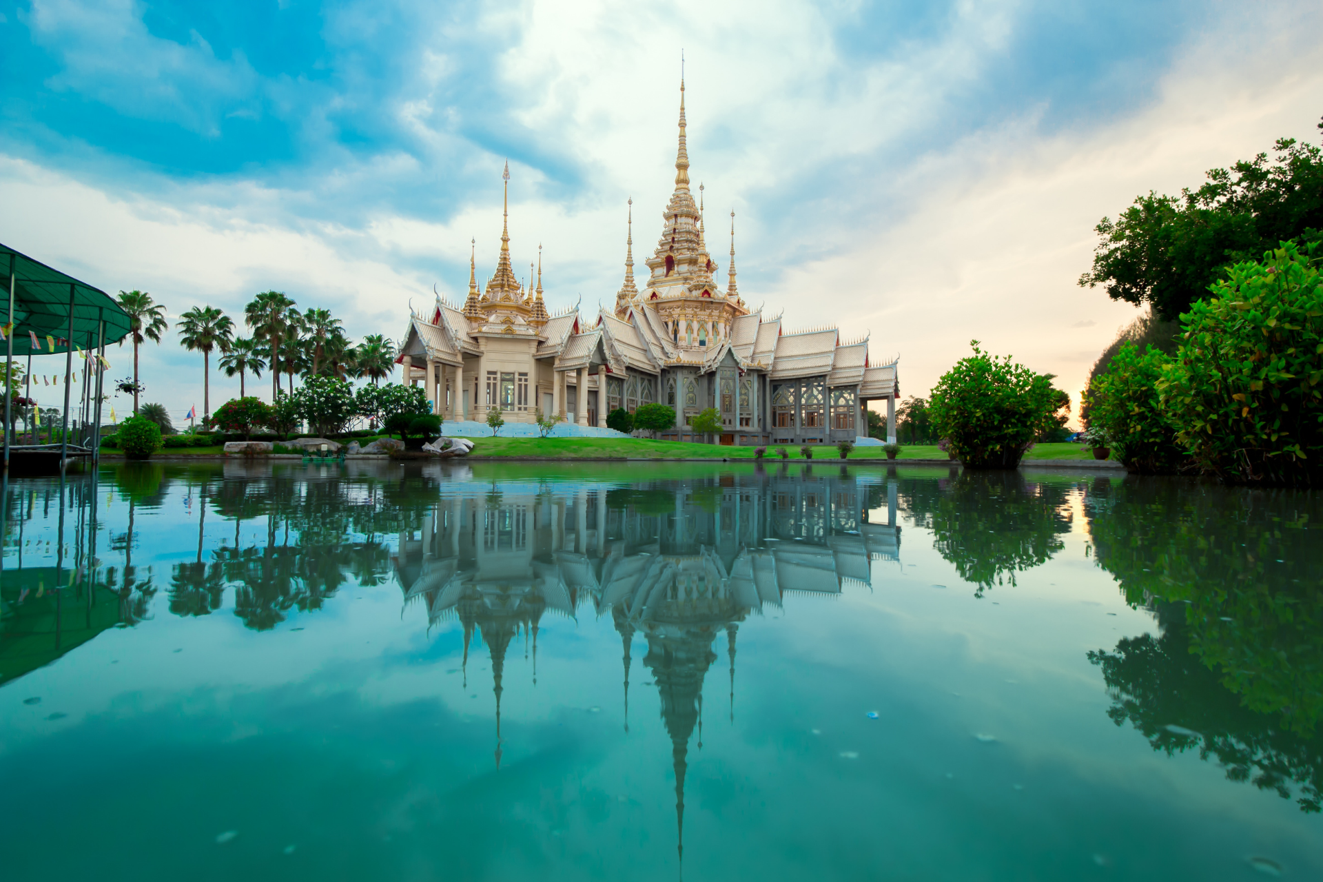 A temple in Thailand that will be seen on an Thailand Island Hopping trip
